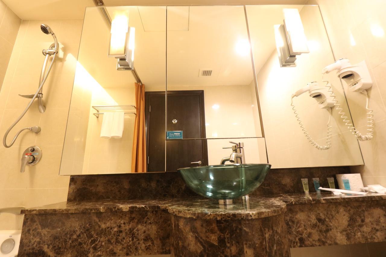 Millennium Suite At Pyramid Tower Petaling Jaya Esterno foto