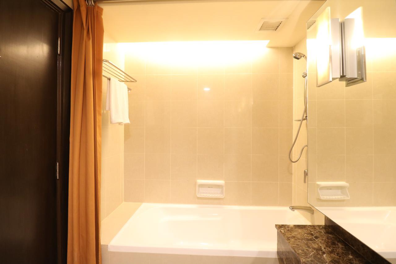 Millennium Suite At Pyramid Tower Petaling Jaya Esterno foto