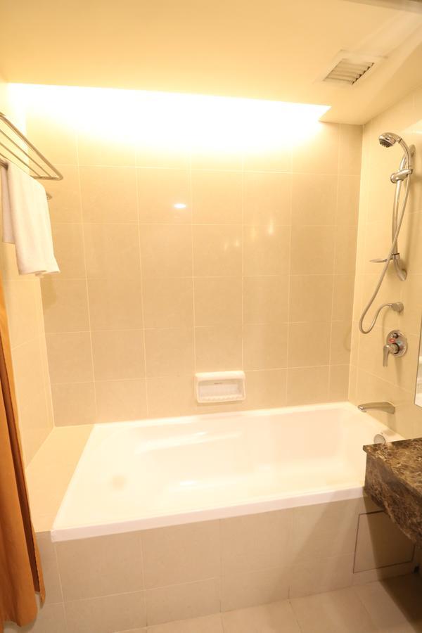 Millennium Suite At Pyramid Tower Petaling Jaya Esterno foto