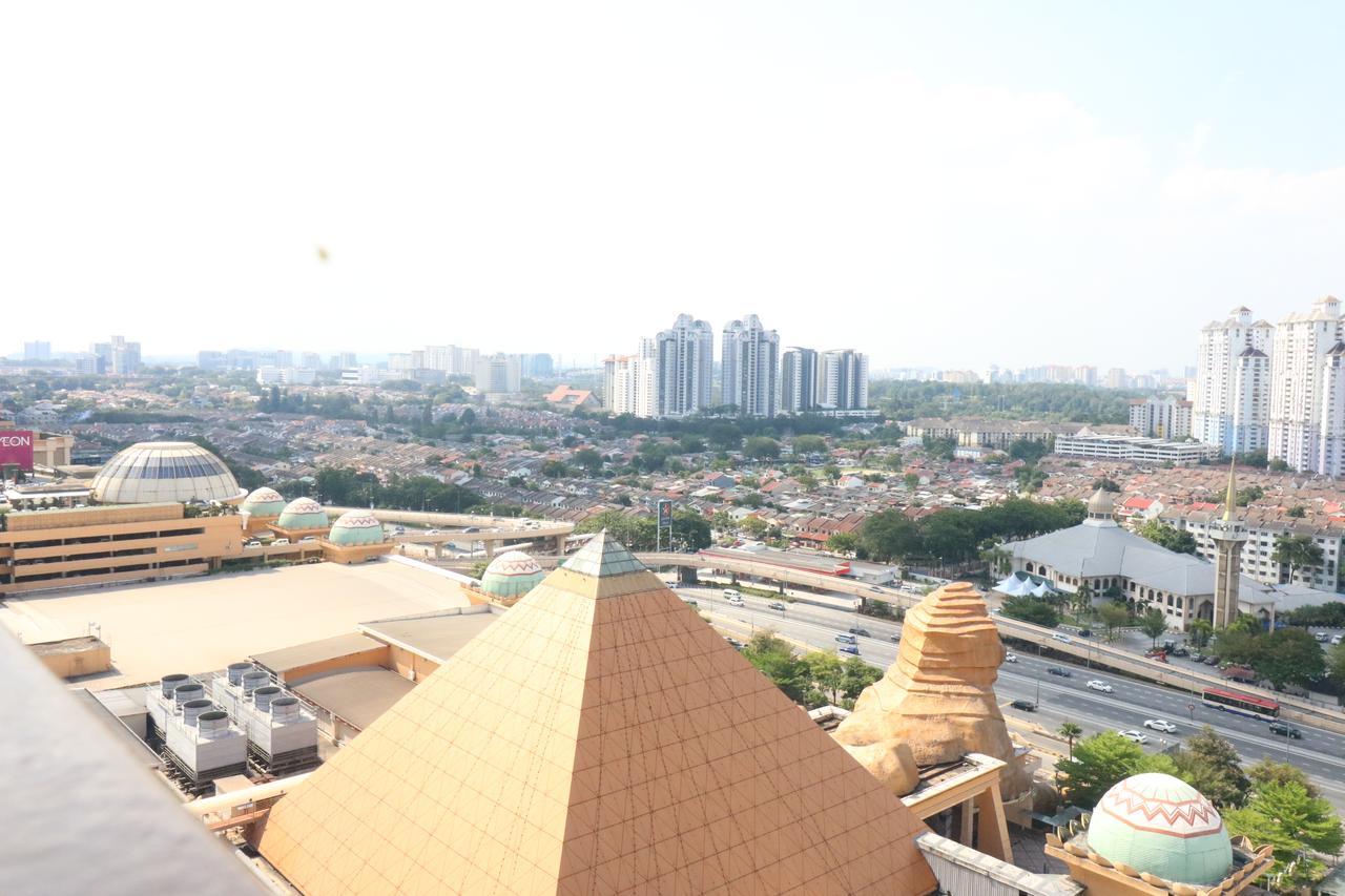 Millennium Suite At Pyramid Tower Petaling Jaya Esterno foto