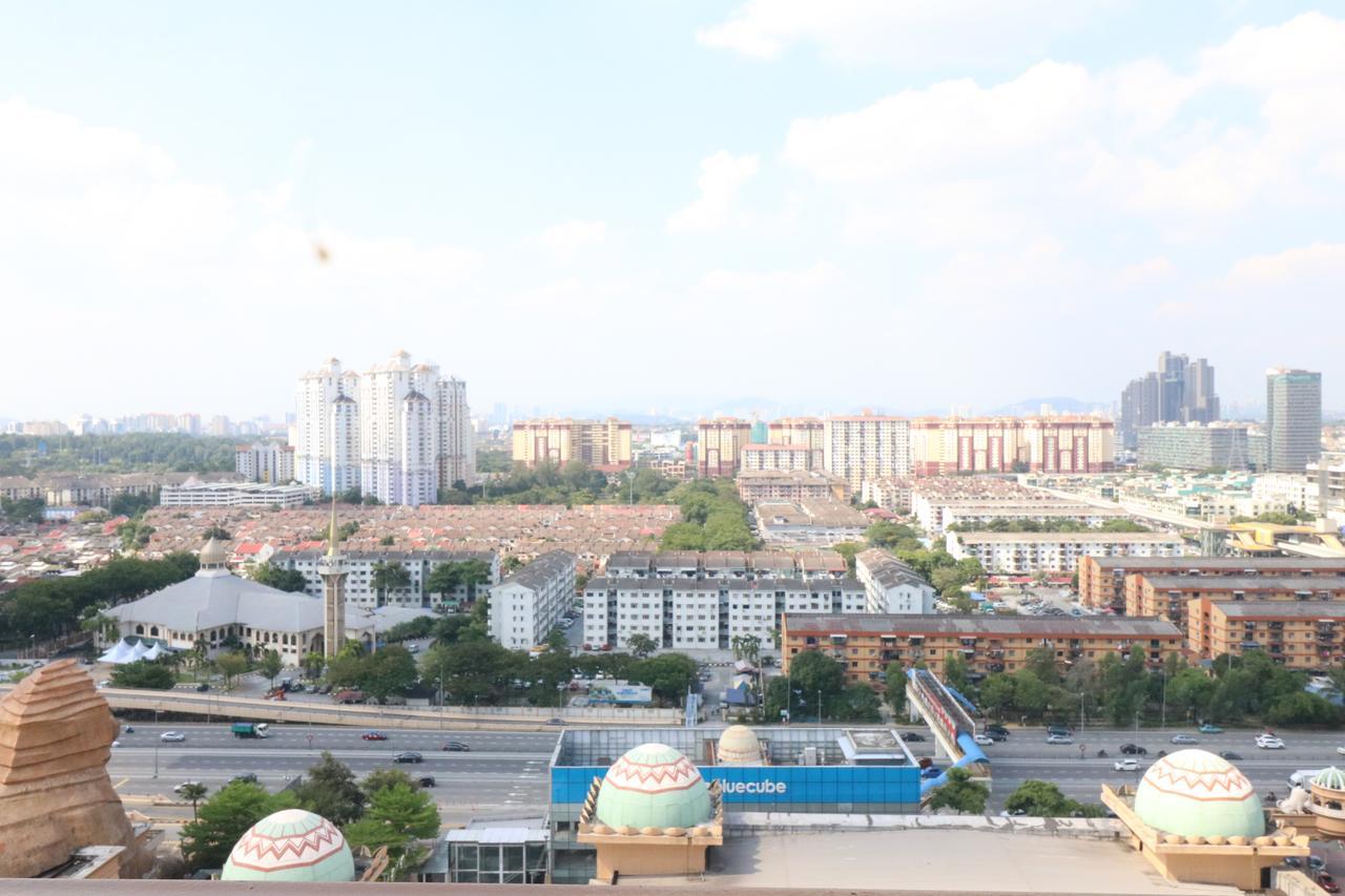 Millennium Suite At Pyramid Tower Petaling Jaya Esterno foto