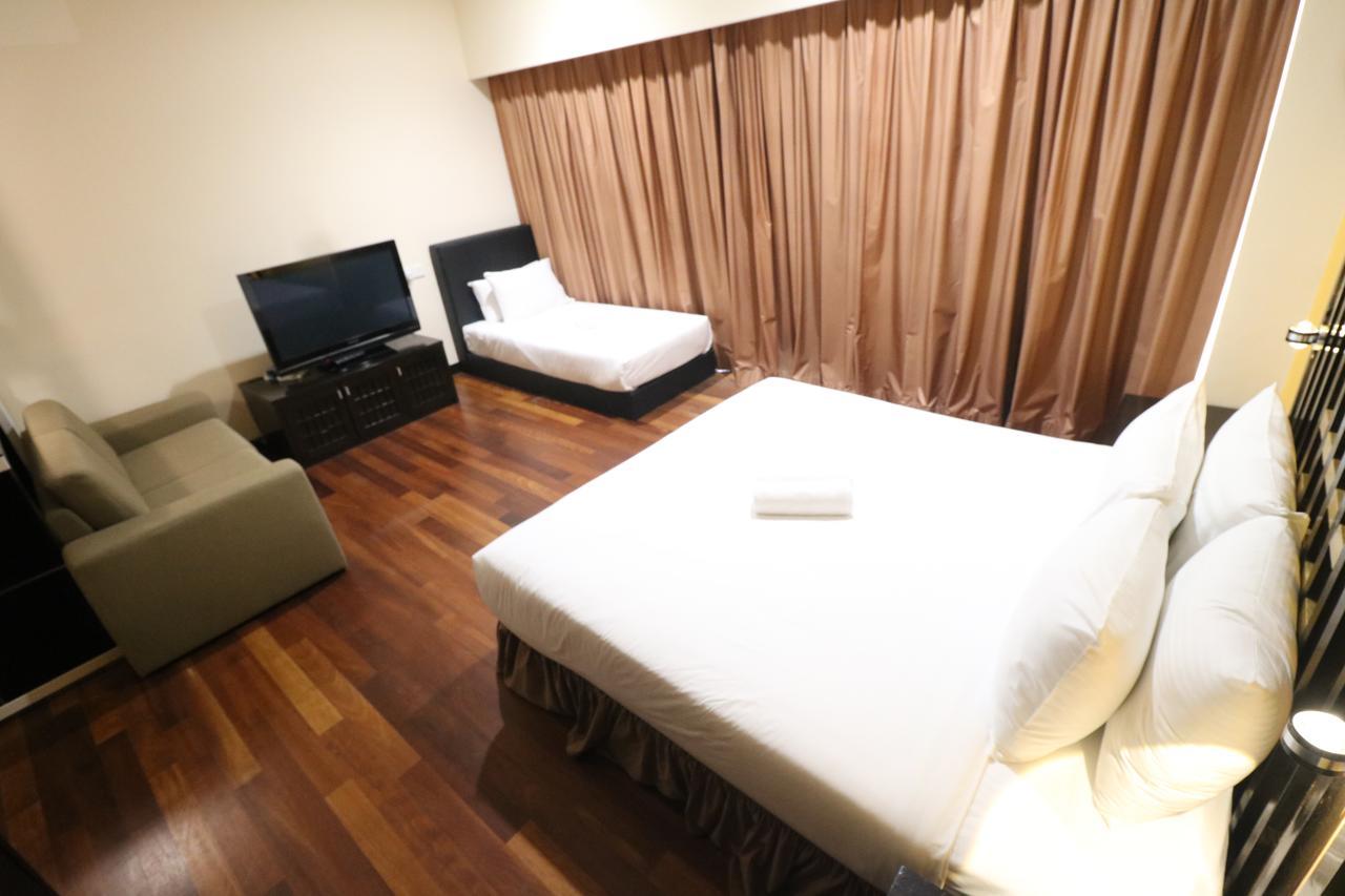 Millennium Suite At Pyramid Tower Petaling Jaya Esterno foto